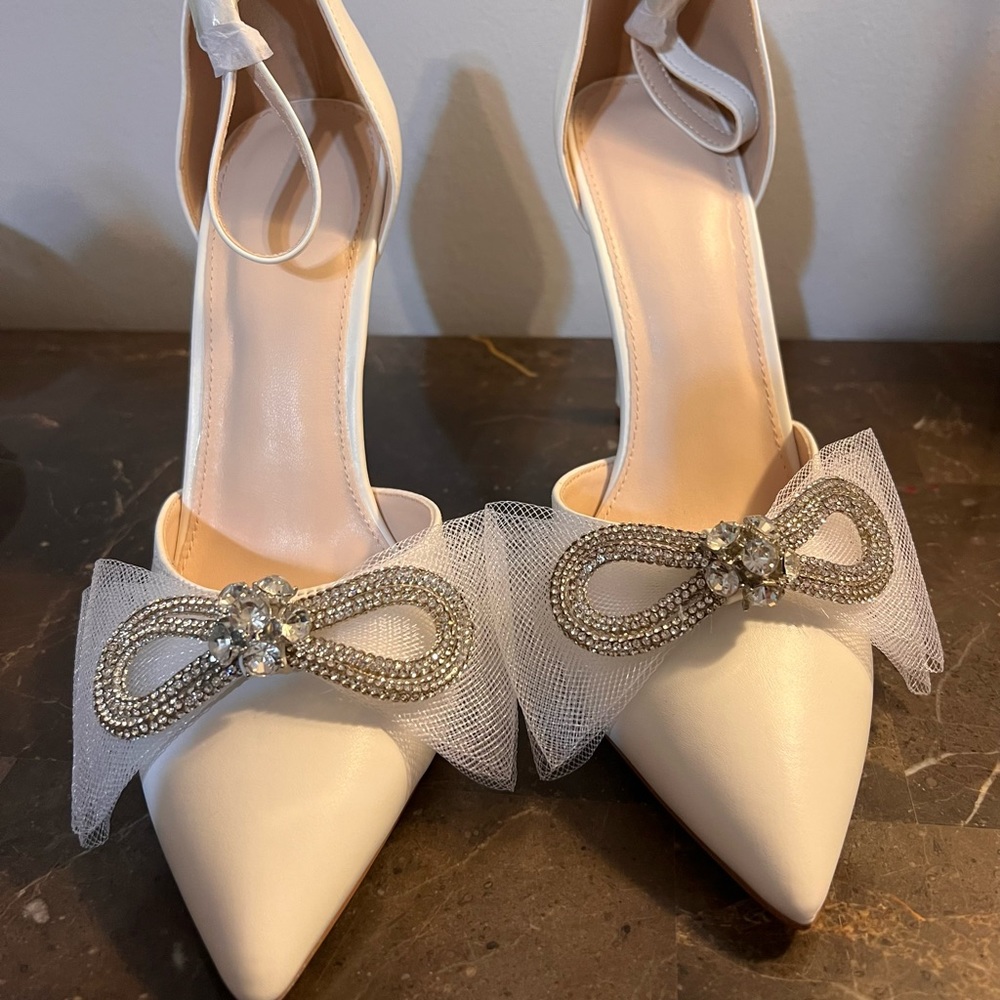 Badgley Mischka like bridal jewel heels! GORGEOUS! Perfect for your big day!